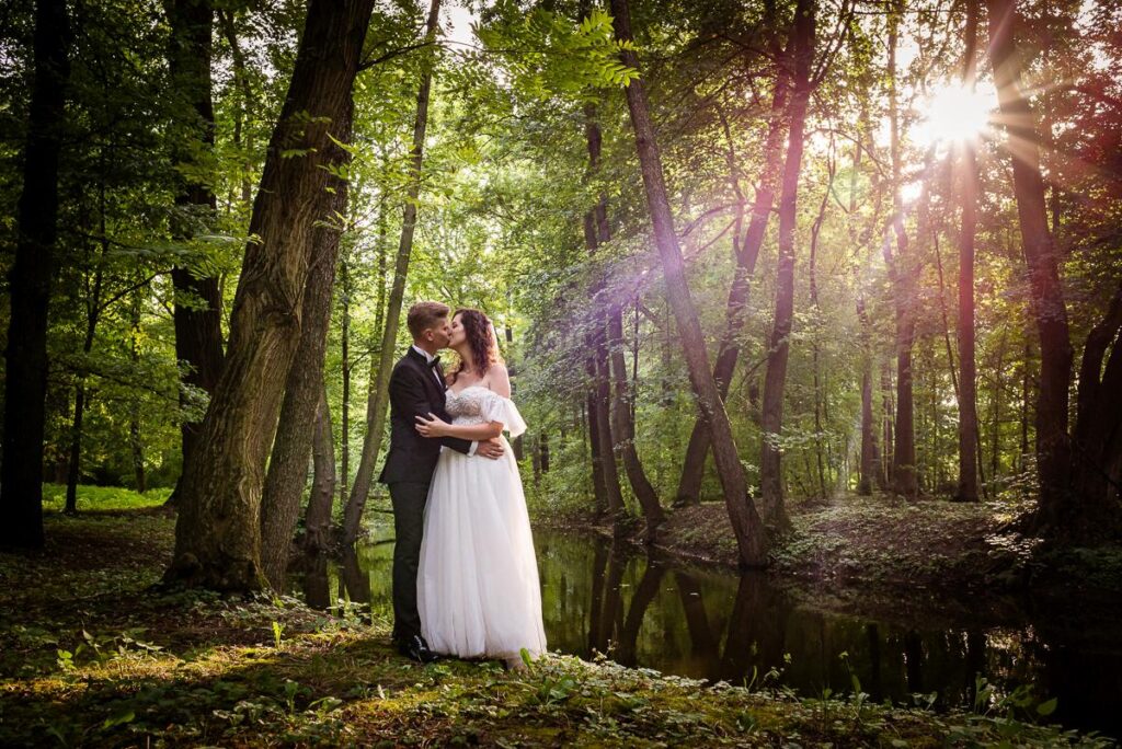 fotograf Tarnobrzeg, sesja ślubna w lesie